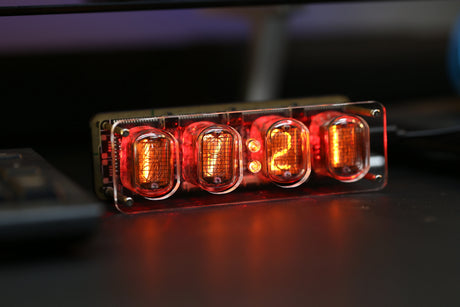 Cyberpunk -Stil Sowjet in12 Nixie Tube Luminöser retro nostalgischer elektronischer Wecker Desktop Geschenk kreative Ornamente