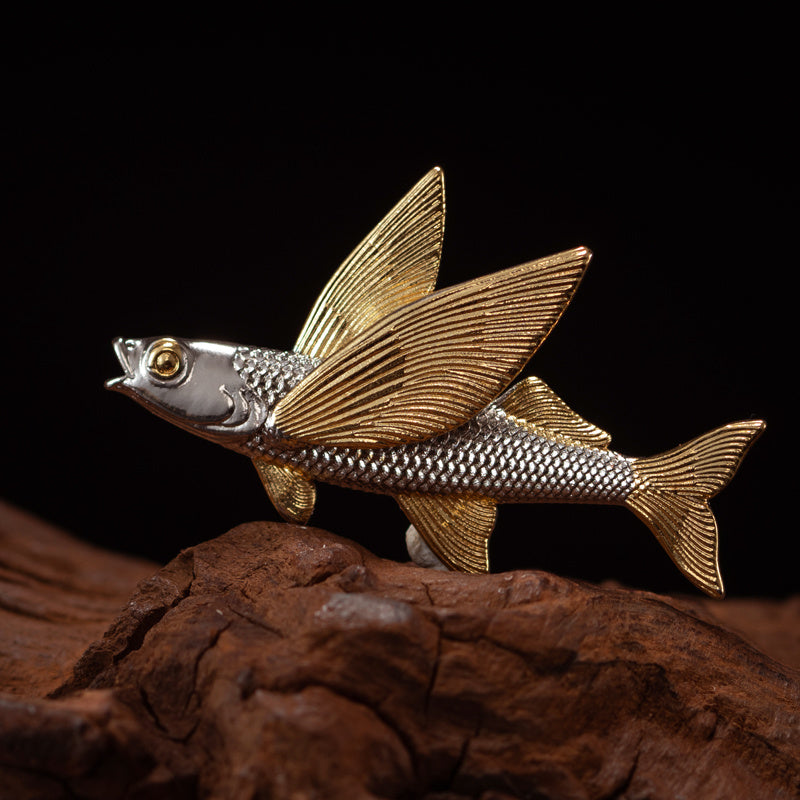 Original Design Flying Fish Brosche Weiß Kupfer Gold Plattierte Meereslebensabzeichen