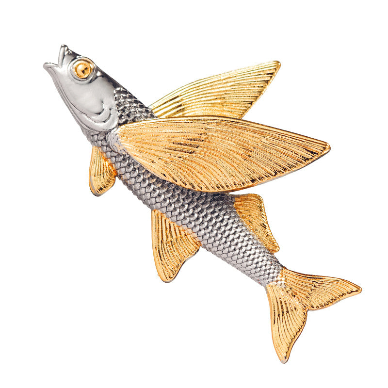 Original Design Flying Fish Brosche Weiß Kupfer Gold Plattierte Meereslebensabzeichen