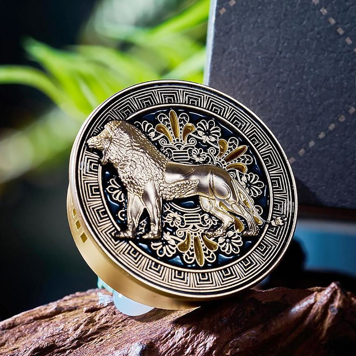 Lion Car Aromatherapy Diffuser with Diatom Mud Tablets-video